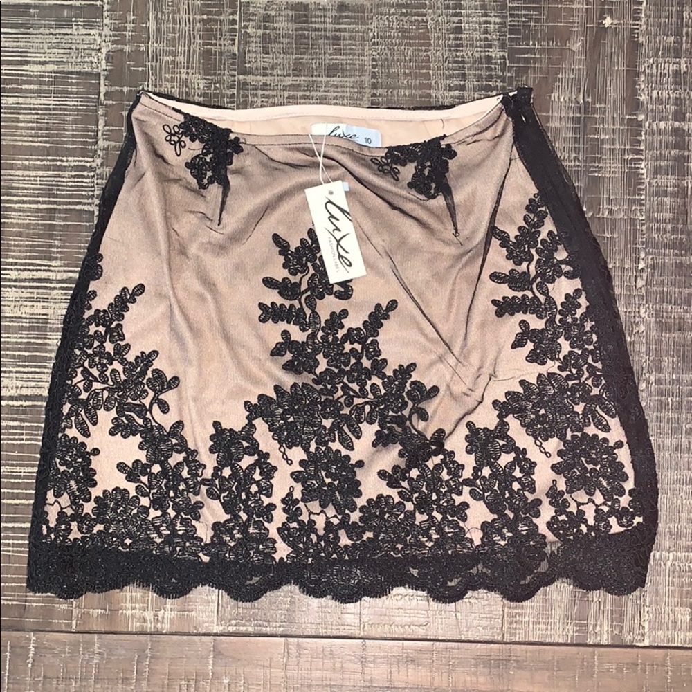 NWT Luxe Fashion Label Lace Scalloped Mini Skirt